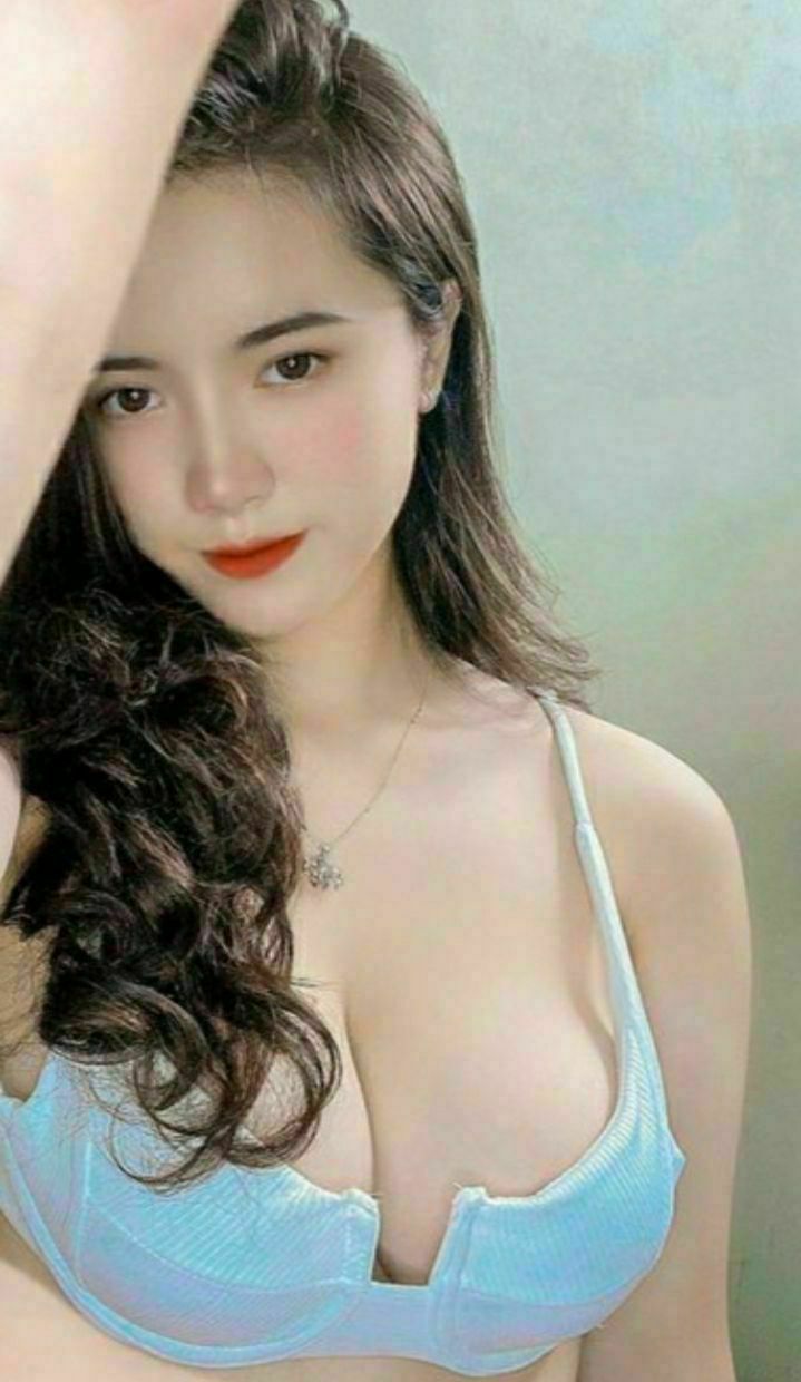 Nữ phóng viên dự báo thời tiết bị mắc kẹt ngủ chung phòng với gã giám đốc tồi tệ